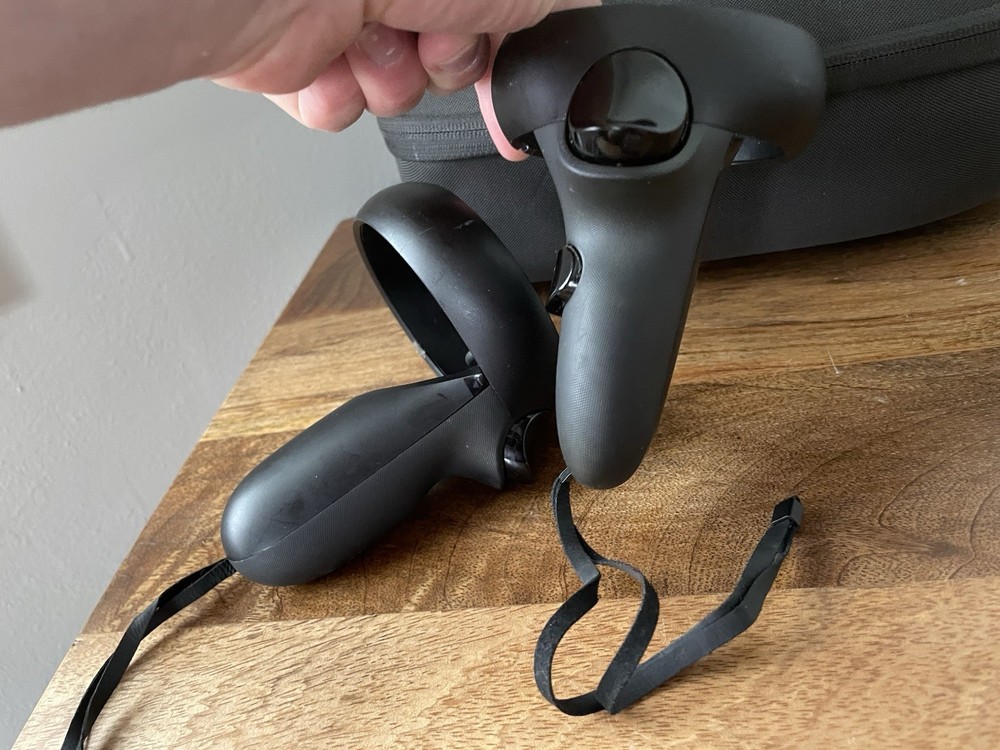 Meta Oculus Quest 1 VR Virtual Reality Headset MH-B Controllers & Case Untested