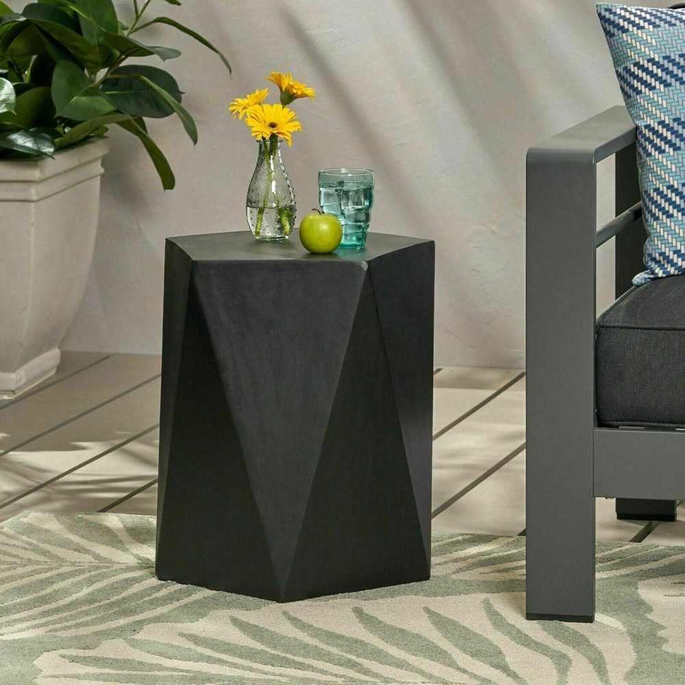 Outdoor Modern Geometric Side Table, Matte Black