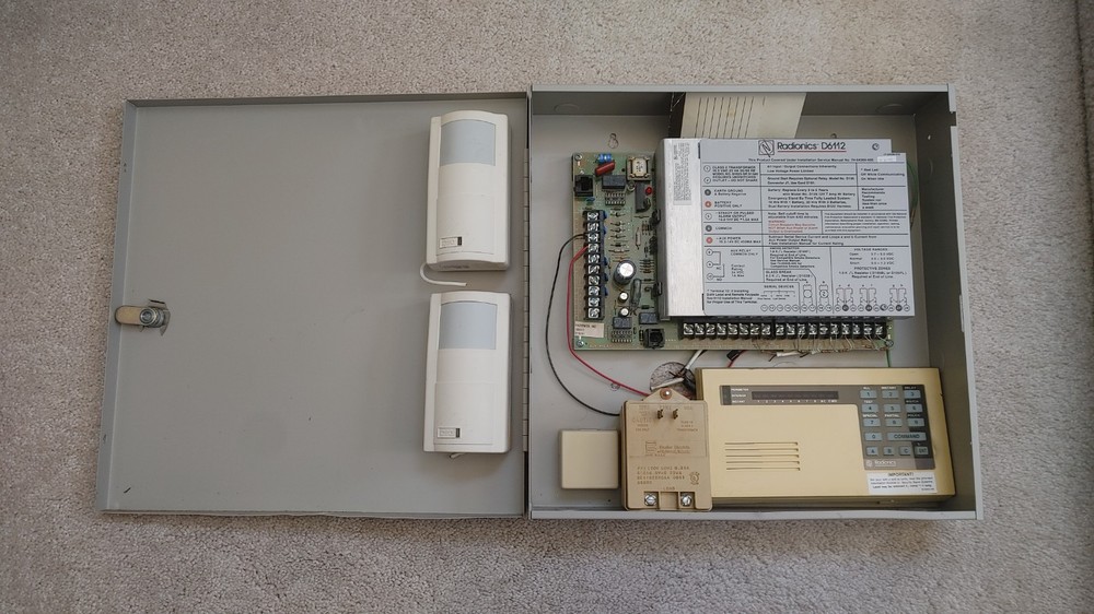 Radionics D6112 Alarm system