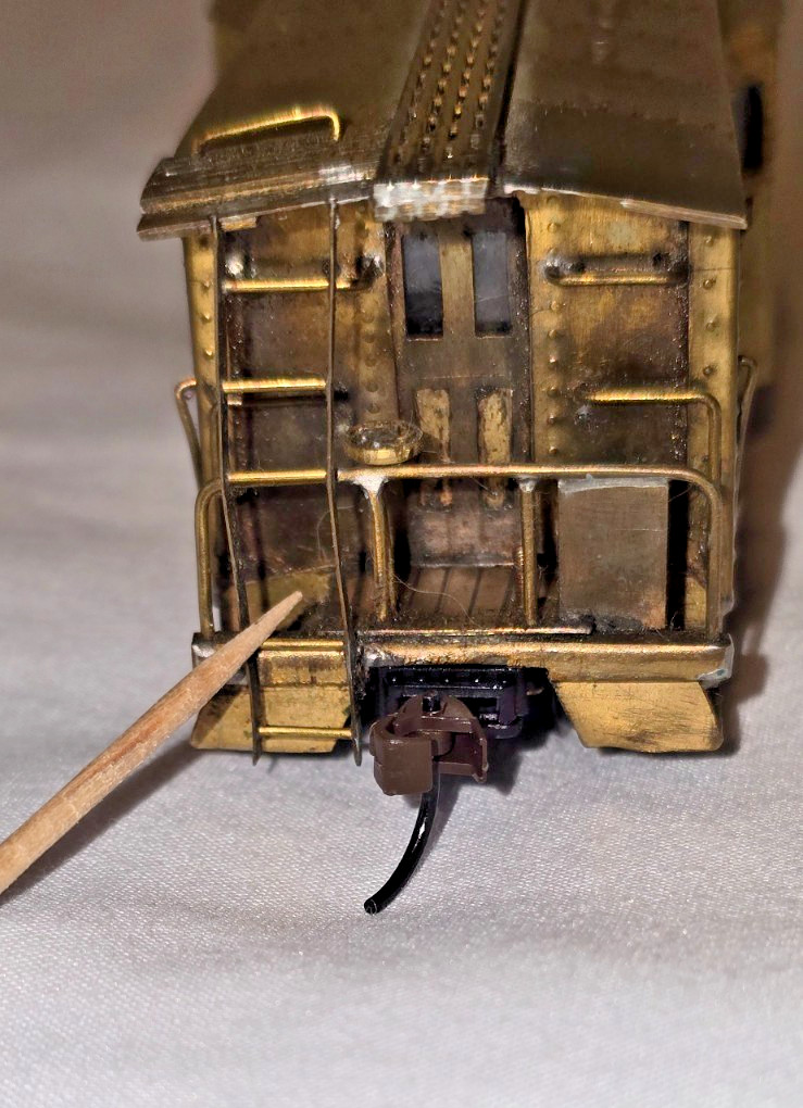 Vintage HO Gauge Unpainted Brass Metal Bay Window Caboose Knuckle Couplers READ