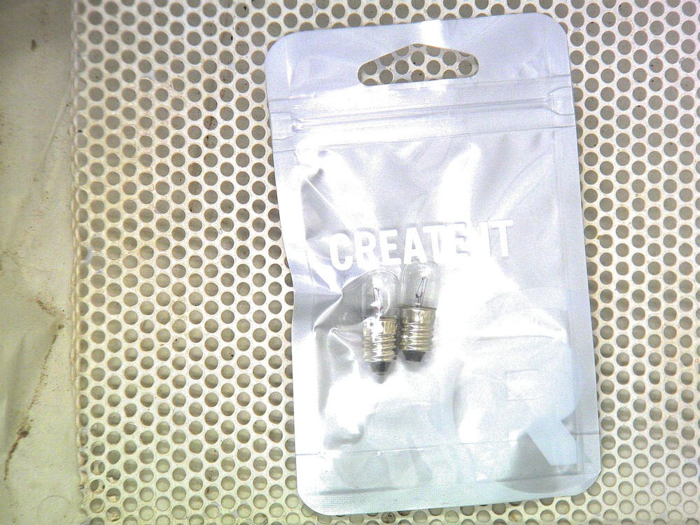 14V 200mA Incandescent Flashlight Bulb (2-Pack)