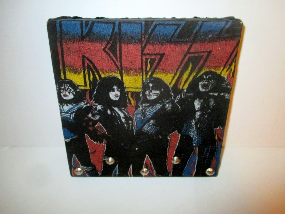 VINTAGE 1977 KISS ROCK BAND US TOUR T SHIRT FOLK ART STRETCHED ON BLOCK W/RIVETS