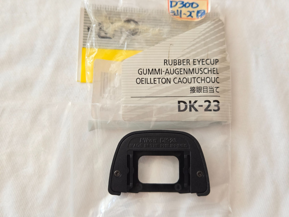 Original Nikon DK-23 Eyepiece / Eyecup