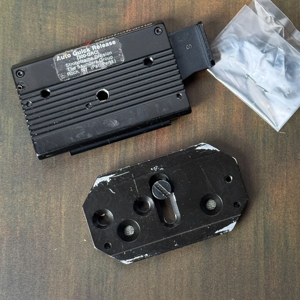 Stroboframe Auto Quick Release (300-QRC) with Universal Mounting Plate