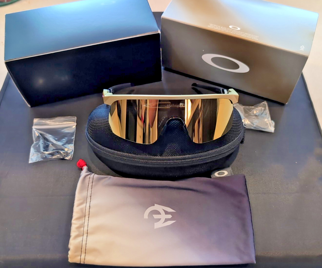 Oakley Resistor Youth Sunglasses Olympic Gold Frame Mahomes 24K NEW, NO BOX