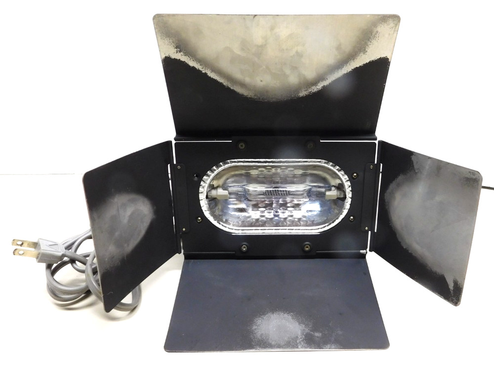 ACME Quartz Studio Lite Light - Model 710SL - Tested - w/ barn doors 110 powered