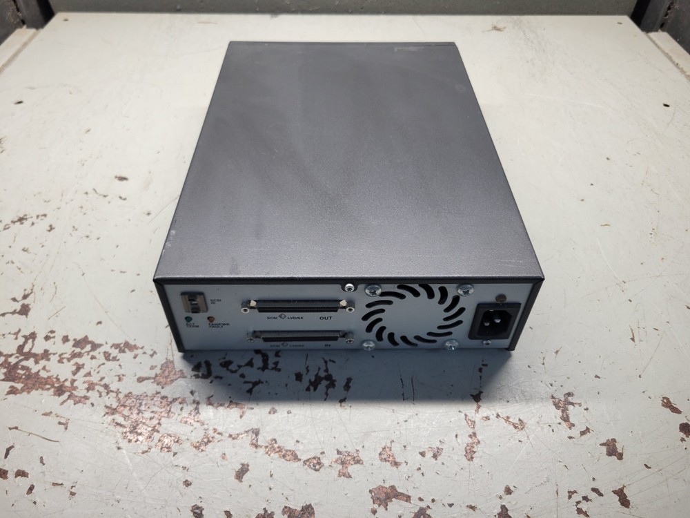 HP STORAGEWORKS ULTRIUM 215 EXTERNAL TAPE STORAGE SCSI DRIVE