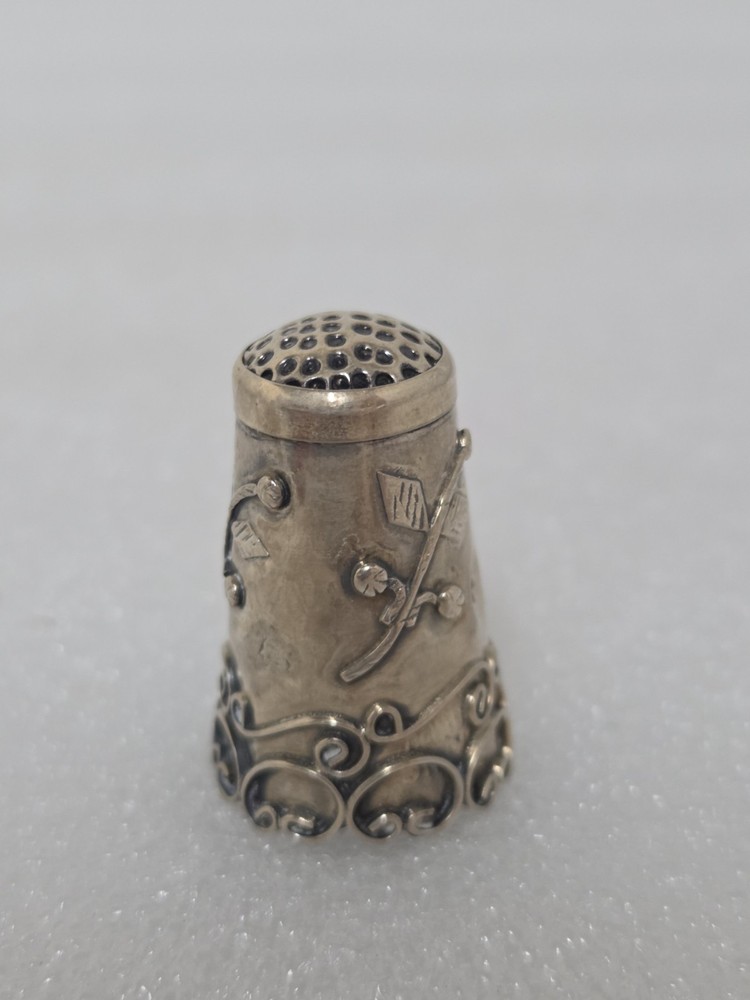 Sterling Silver Ornate Thimble Scroll Leaf Pattern Scalloped Edge Vintage