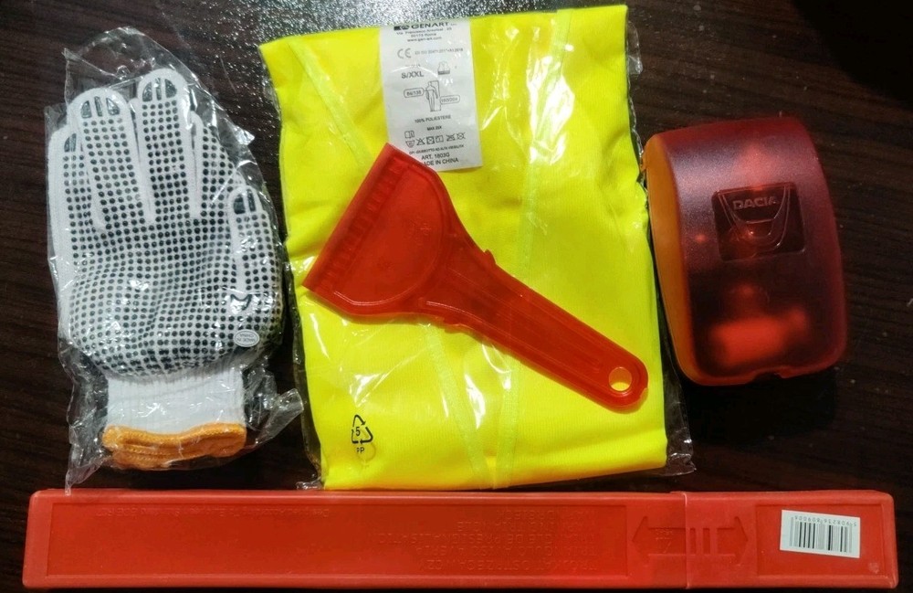 DACIA TRIANGLE GLOVES JACKET LIGHT EMERGENCY KIT BAG KIT