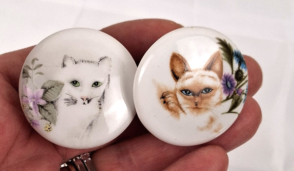 2 VTG White Porcelain Round Drawer Knobs Pulls-Hand Painted? Pretty Cat Artwork
