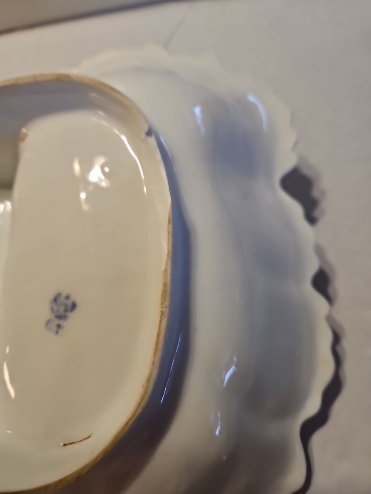 Gold Trim Double Leaf Bowl with Handle