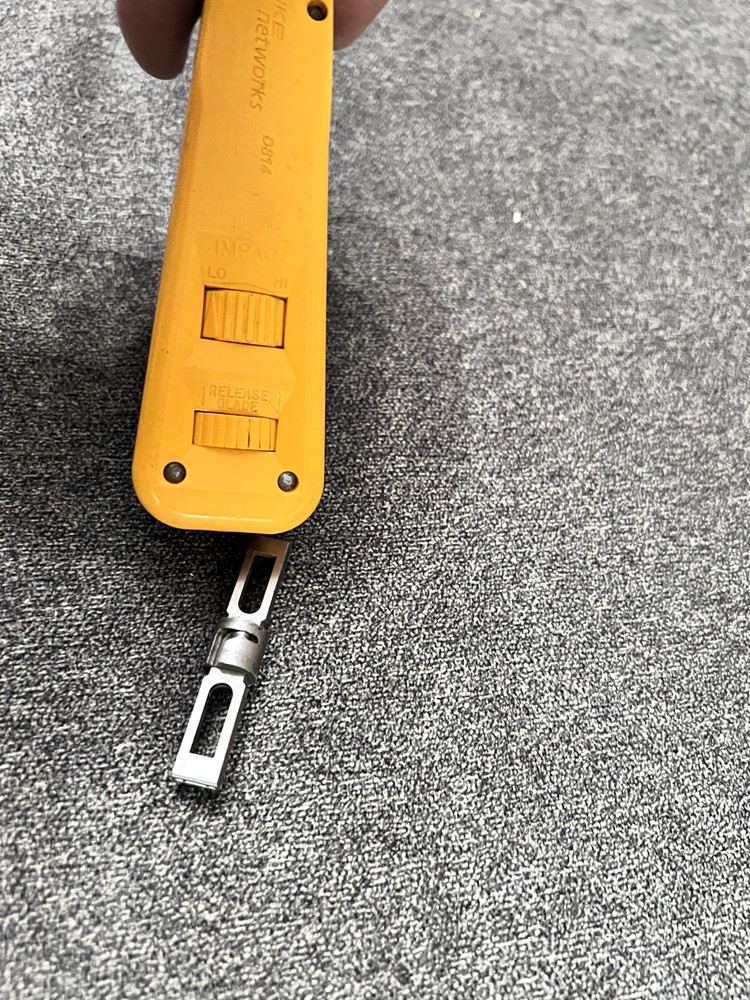 Fluke Networks D814 Impact Punch Down Tool with blade