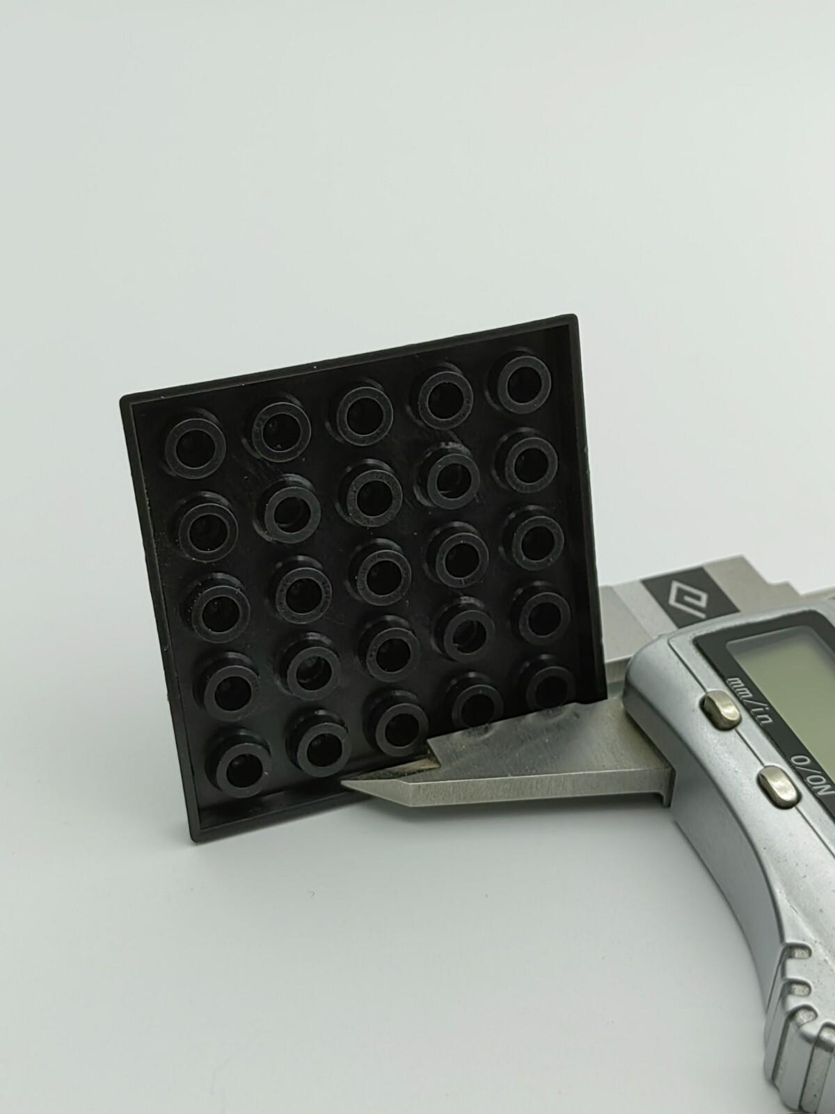 Lot Of 20 50mm Square Bases Used For Warhammer Fantasy Monstrous Giant Dragon