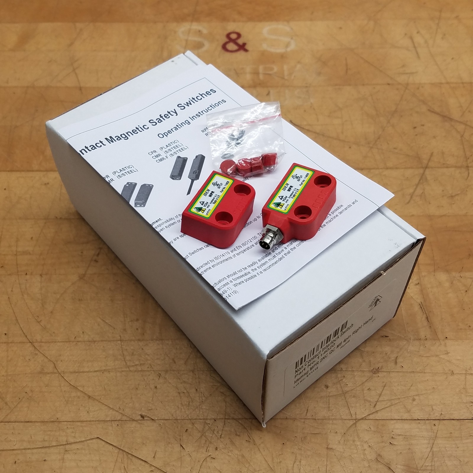 IDEM 114020 Non Contact Interlock Switch, 4 Pin - NEW