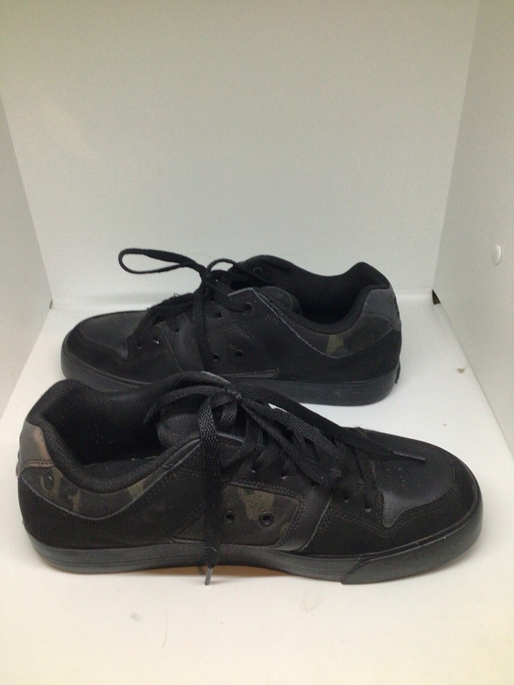 DC 9.5 black scateboard shoes