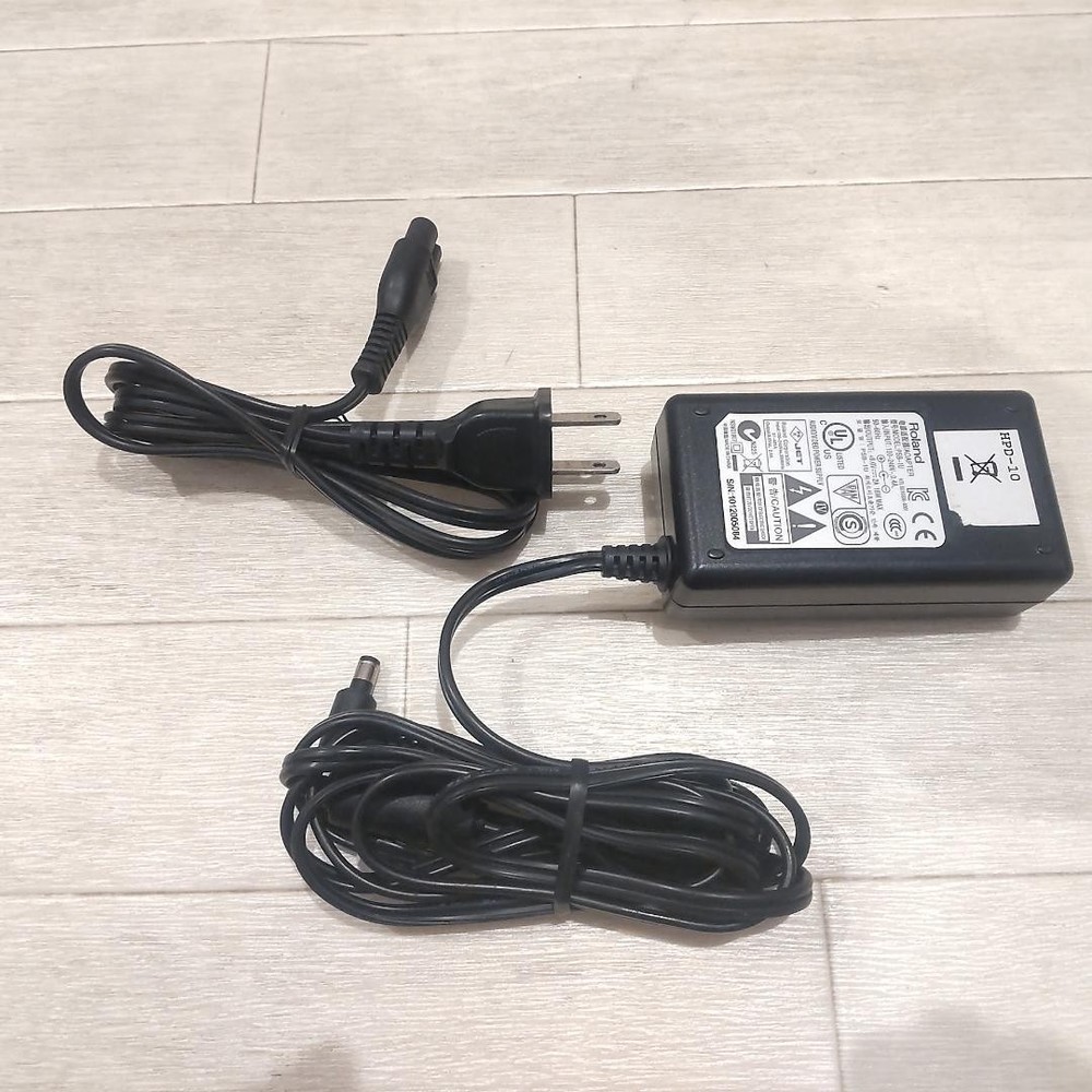 ROLAND SP-555 DJ SAMPLER PERFORMANCE EFFECTS SAMPLING WORKSTATION WITH BOX