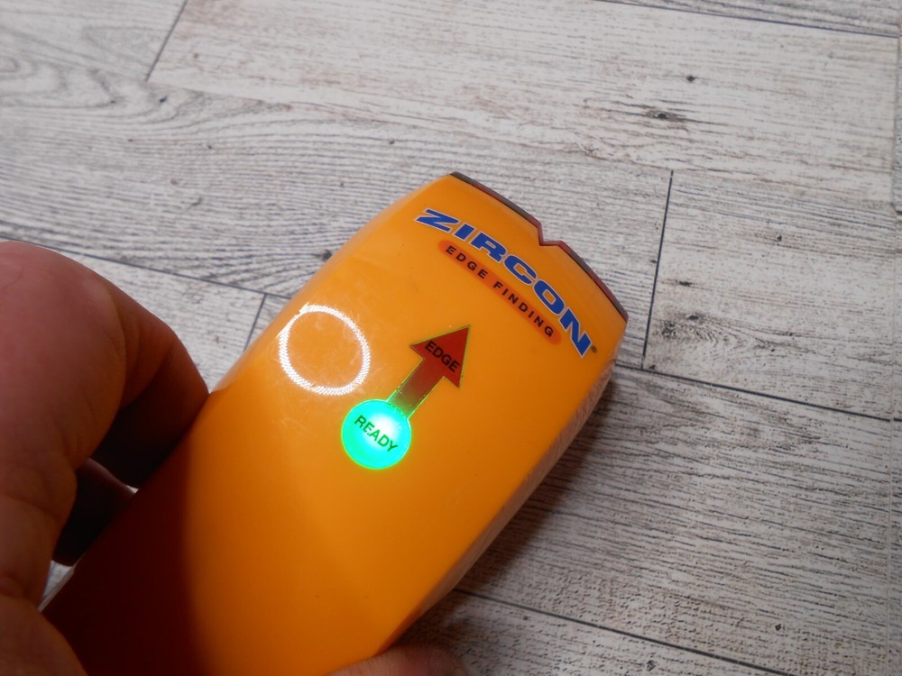 Zircon StudSensor HD25 Stud Finder With Spot light Pointer