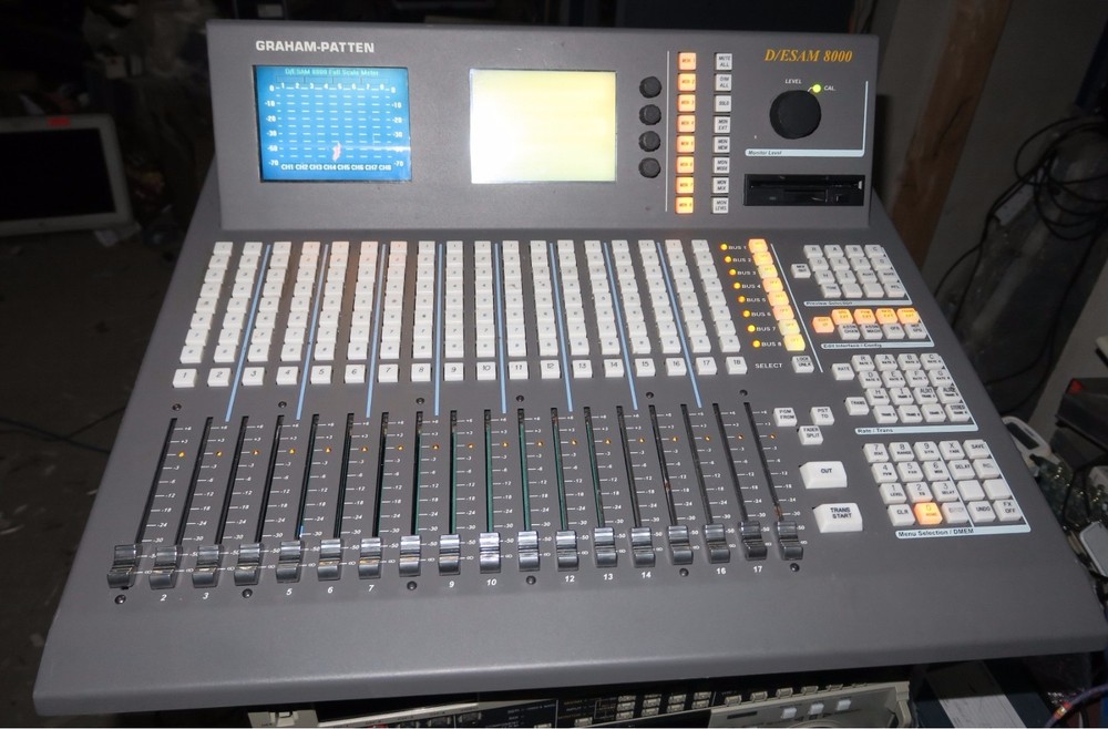 Graham pattern deam 8000 sound mixer controller