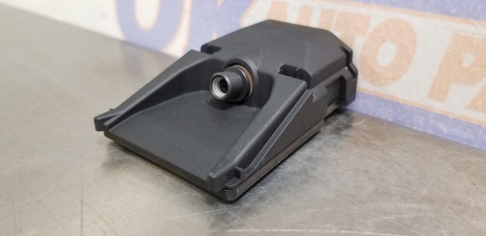 18 CHEVY SUBURBAN 1500 FRONT FACING CAMERA WINDSHIELD MOUNTED 84304790