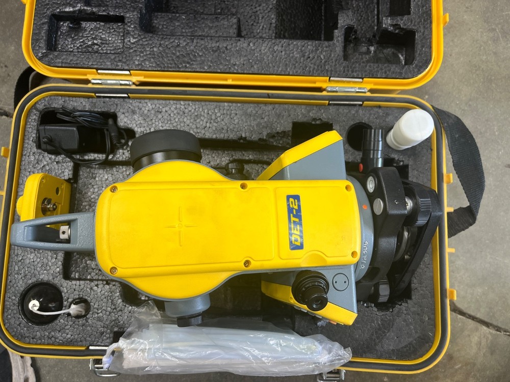 Spectra DET-2 Digital Electronic Transit Level Theodolite with Case