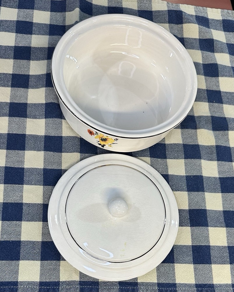 Small Vintage Bakeware With Lid