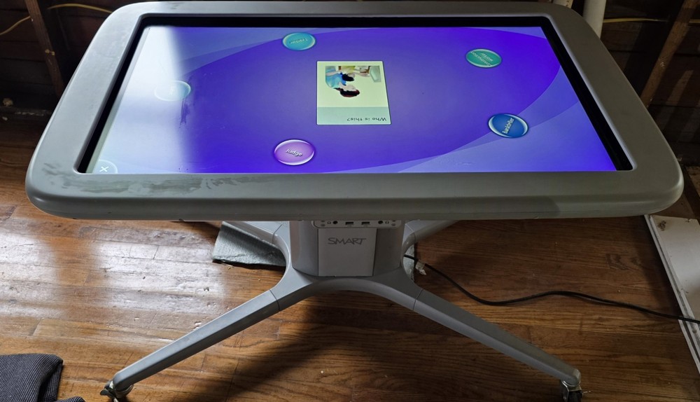 Smart Table 442i Collaborative Learning Center Children touch table
