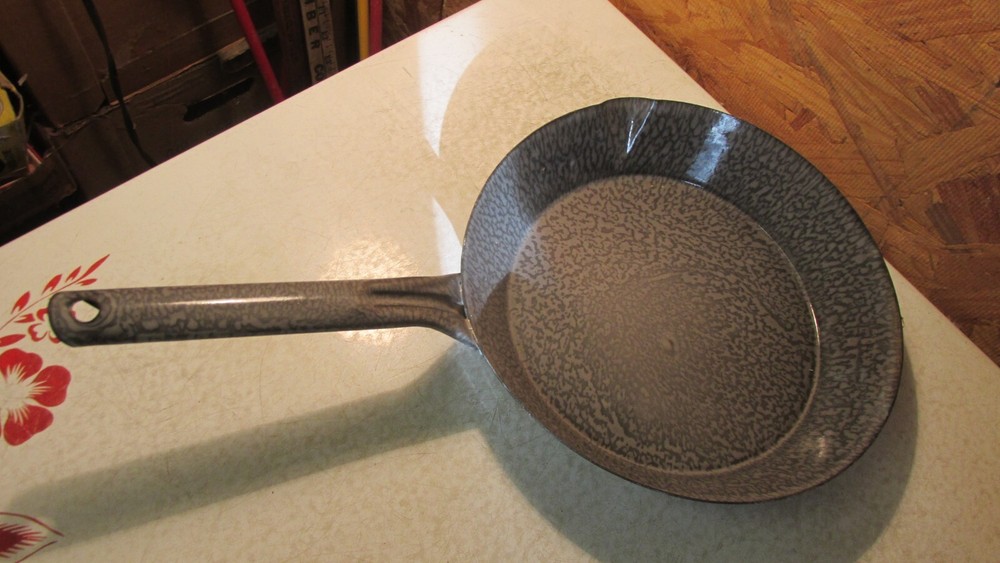 Antique Mottled Gray Graniteware Skillet-9 1/2"