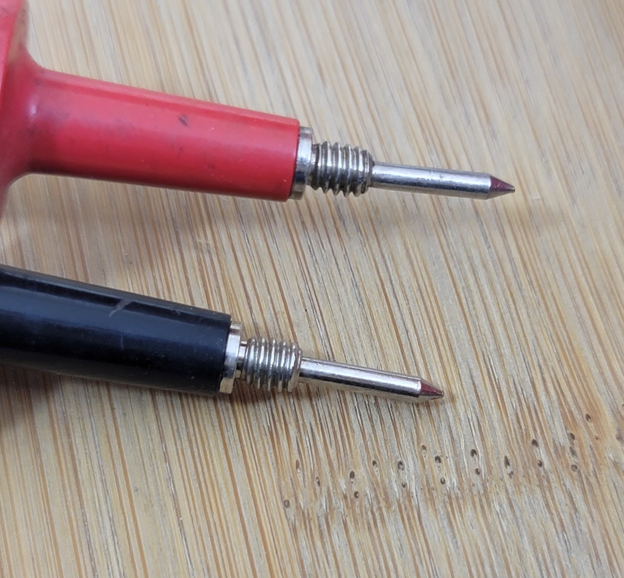 Snap-On MT 470 Digital High Impedance Volt & Ohm Meter - Red