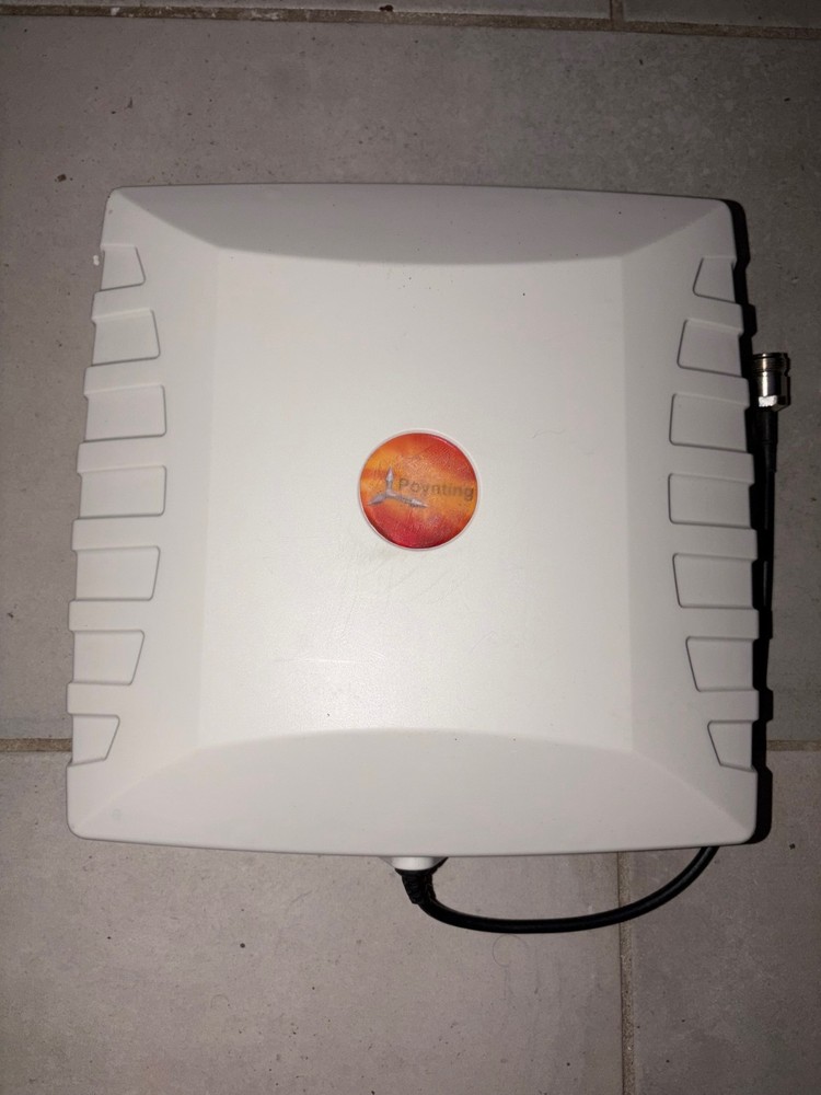 Poynting A-PATCH-0025 Unidirectional Circularly Polarized RFID Patch Antenna