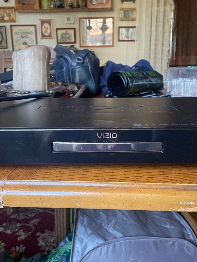 Vizio: Blu-ray Disc player with wifi connectivity