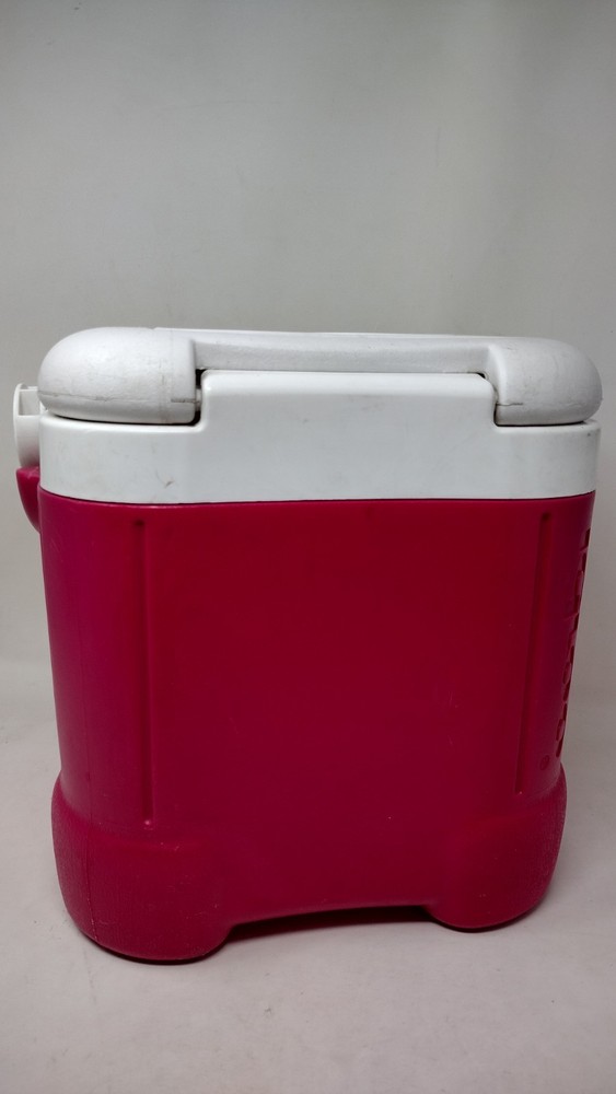 Igloo Ice Cube Magenta Cooler 12qt ~ 14 Cans