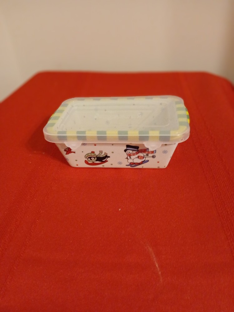 Temtations Christmas Loaf Pan With Plactic Lid