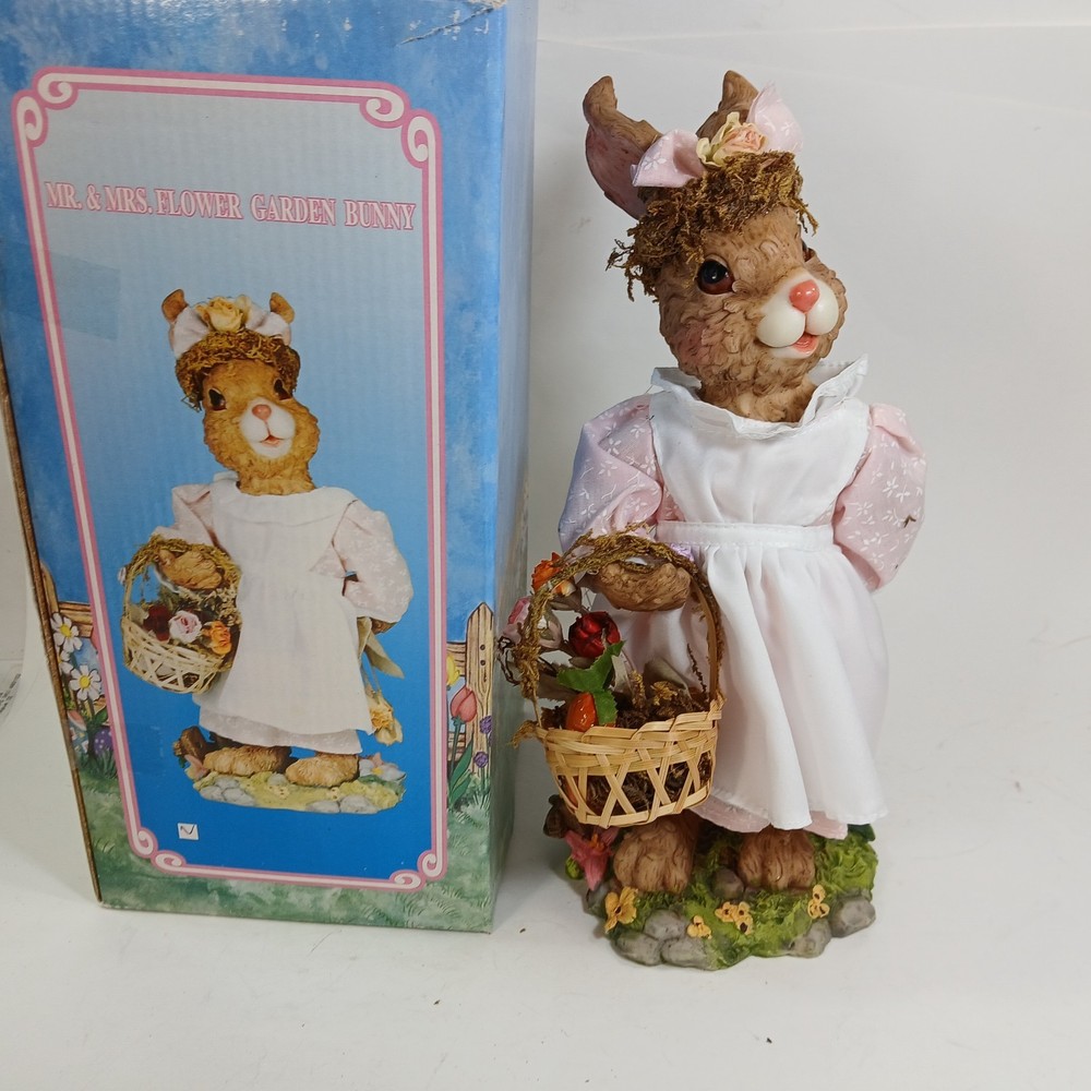 Mr. & Mrs. Flower Garden Bunny Rabbit Figurine Basket Ceramic Easter
