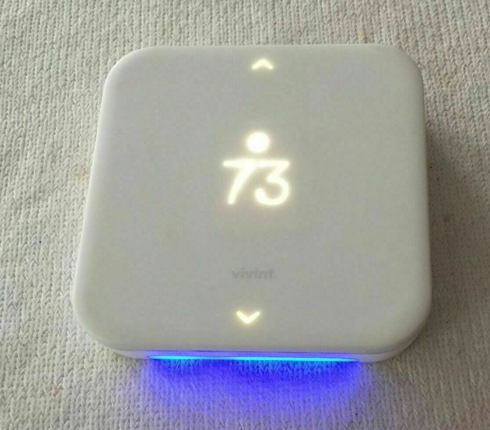 Vivint Element Smart Thermostat zWave Plus V-SCT-200 ( MISSING THE BASE PLATE )