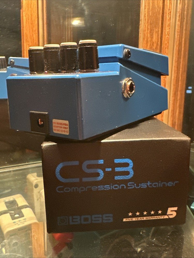 BOSS CS-3 Compression Sustainer Guitar Effects Pedal Open Box