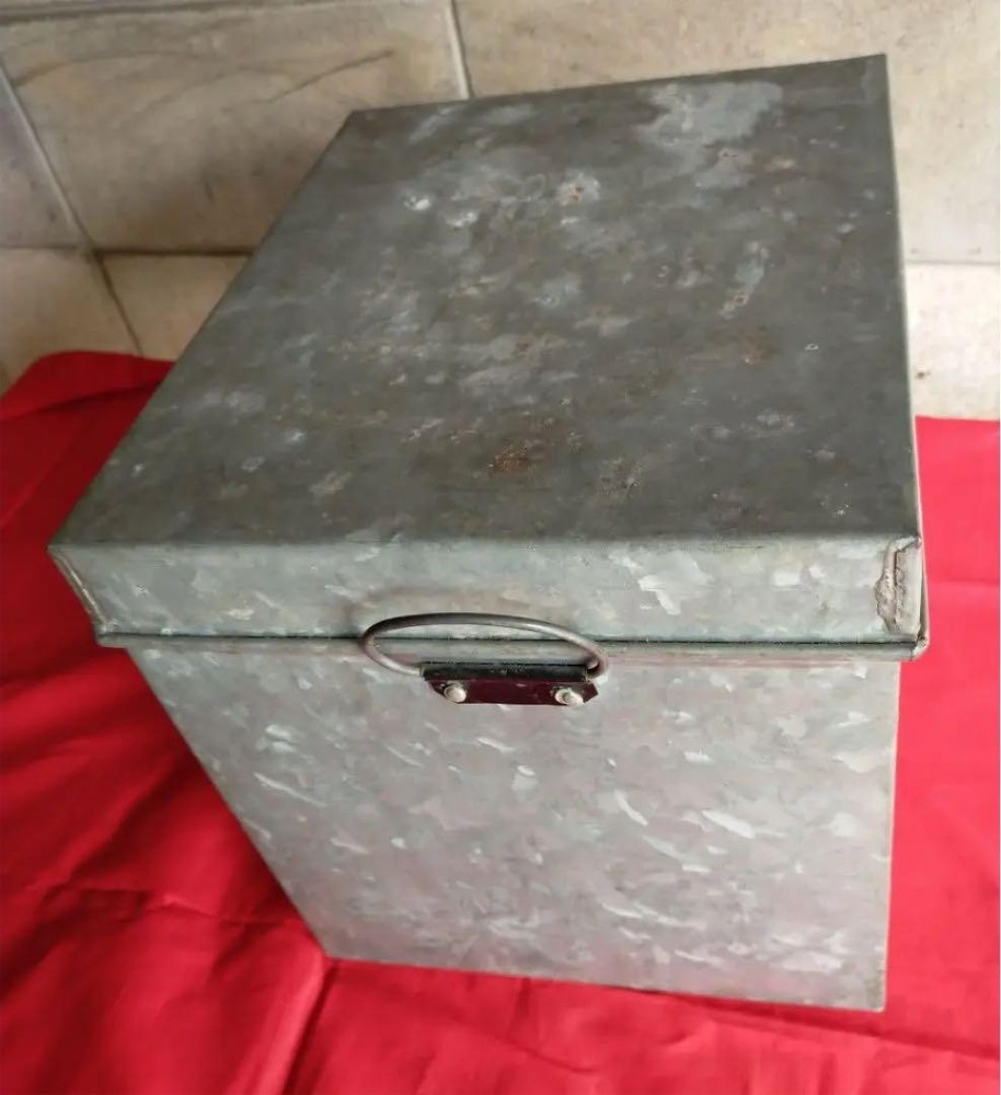 Showa retro tin can