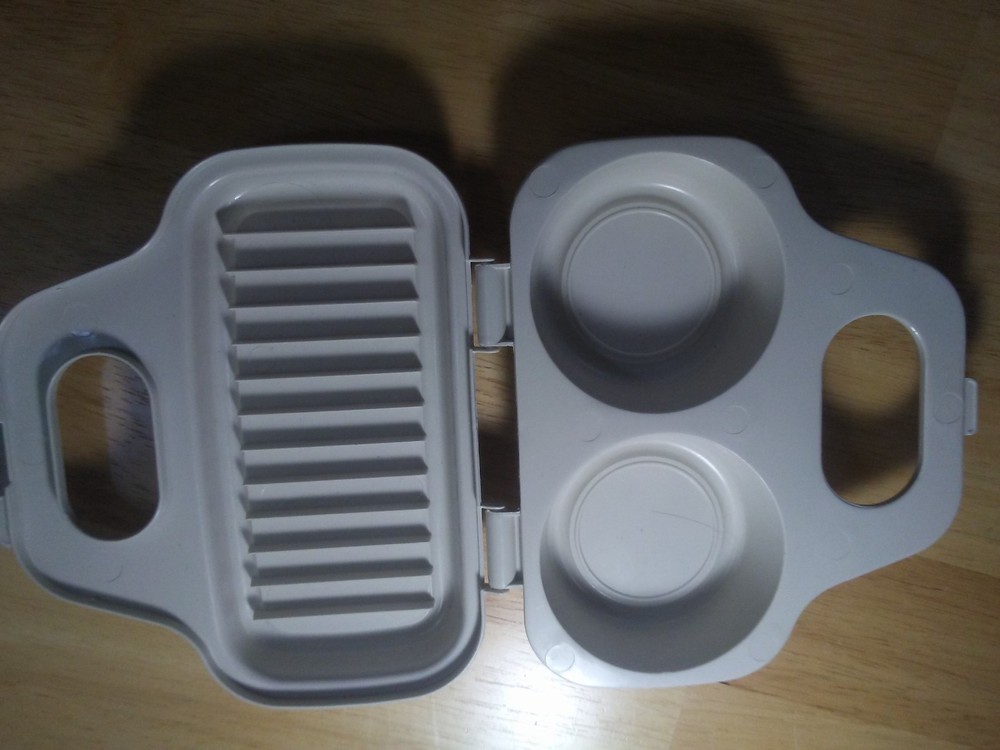 Miracle Ware by Progressive Beige Microwave Cookware Egg Poacher/Meat In One EUC