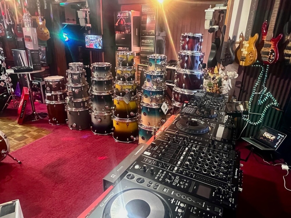 On-Stage KS1365 Z Keyboard Stand with Second Tier