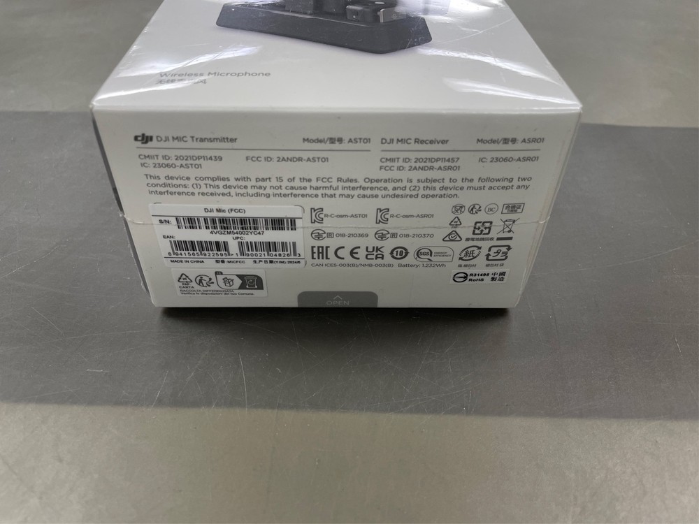 DJI Mic 2-Person Compact OLED Touchscreen Digital Wireless Microphone (2.4 GHz 1