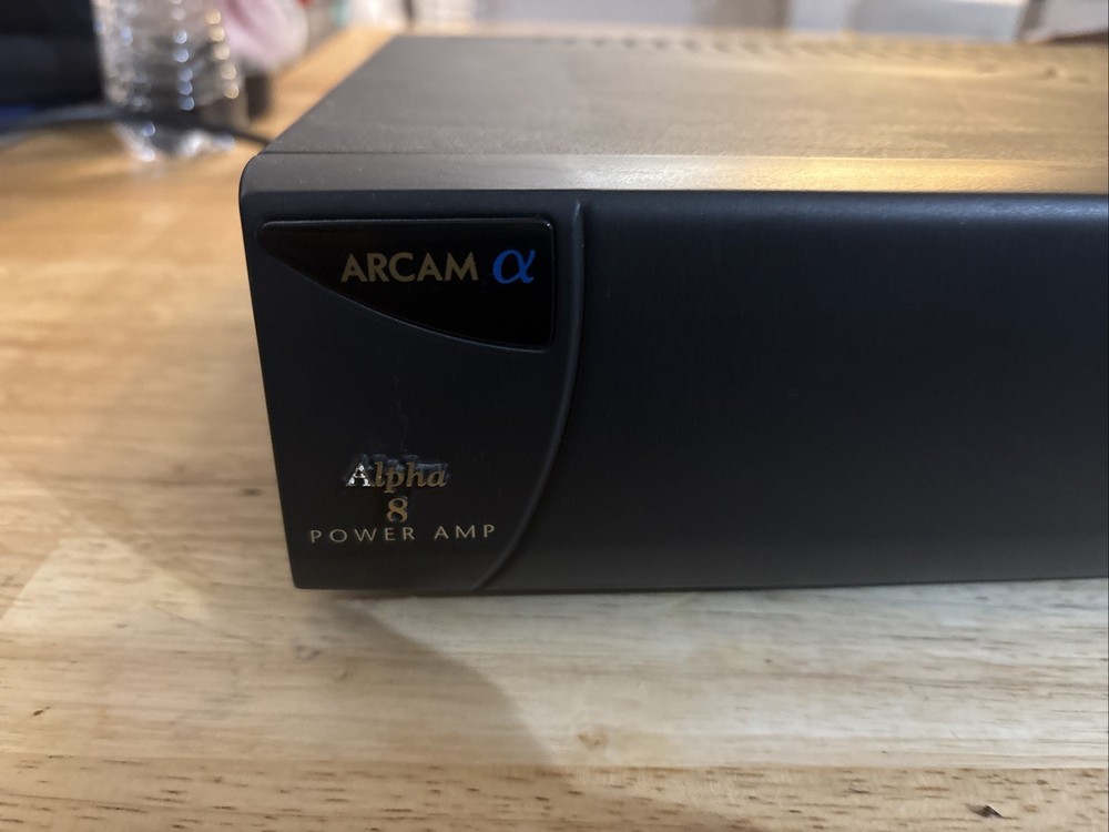 ARCAM ALPHA 8 POWER AMPLIFIER Powers On