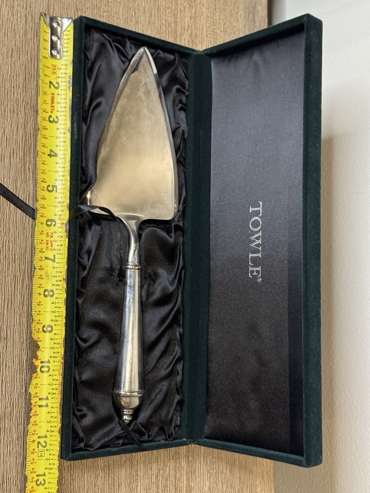 Towle Silver Plated Cake/Pie Server 10 in Glossy Finish Solid Handle Adults Set