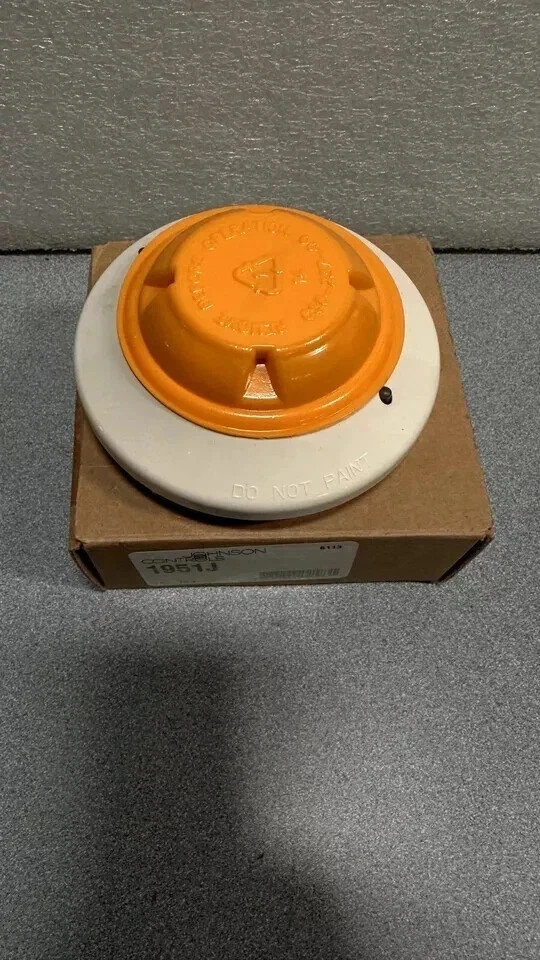 1951J Johnson Controls Smoke Detector Head only