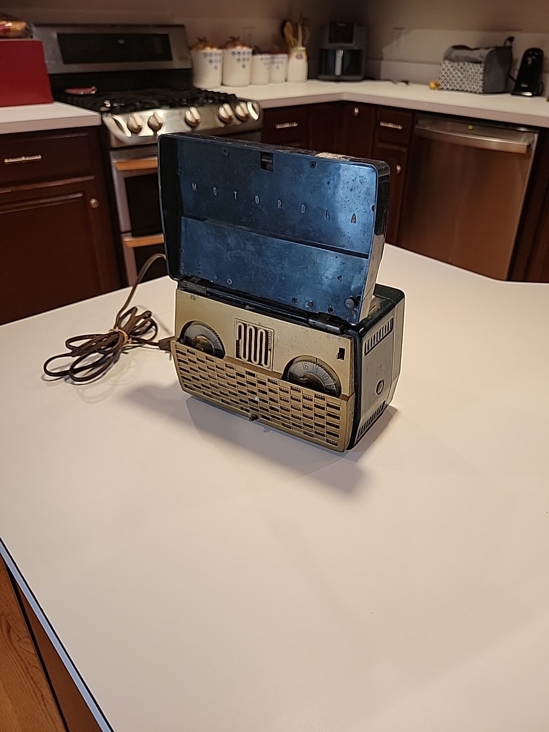 Vintage Motorola Model Green with Gold Flip Up Vintage Tube Radio 52M1U - AS-IS