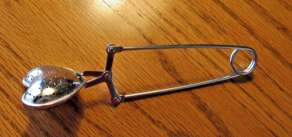 Vintage Tea Infuser/Strainer Spring Grip Heart Shaped