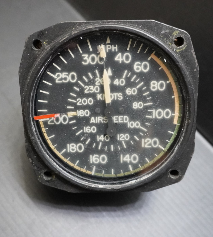 BENDIX TYPE C-14 AIRSPEED INDICATOR P/N 1426-1Z-A1