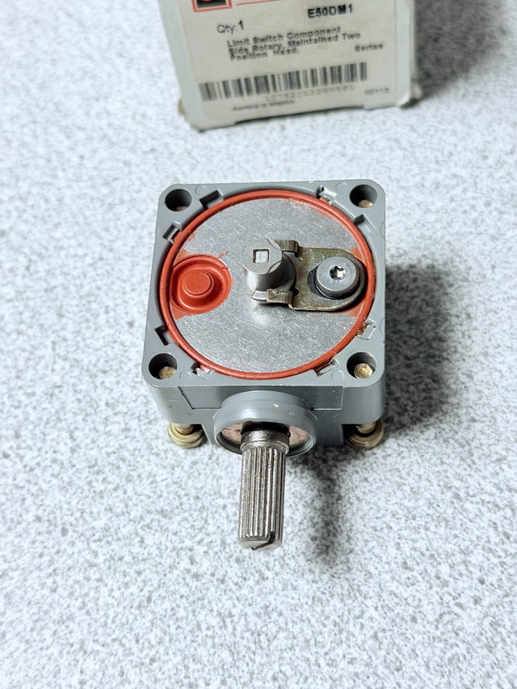 NEW Cutler Hammer E50DM1 Limit Switch Operating Head Maintained 2 Position