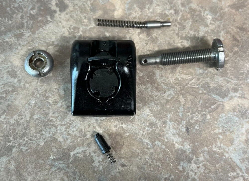 Vintage Singer Sewing Machine Needlecraft assembly complete all 12 components