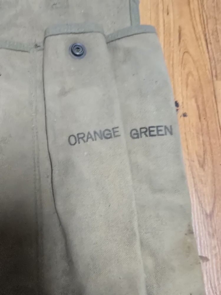 ORIGINAL WWII US ARMY SIGNAL CORP CS-90 RED, ORANGE GREEN FLAG CARRY CASE