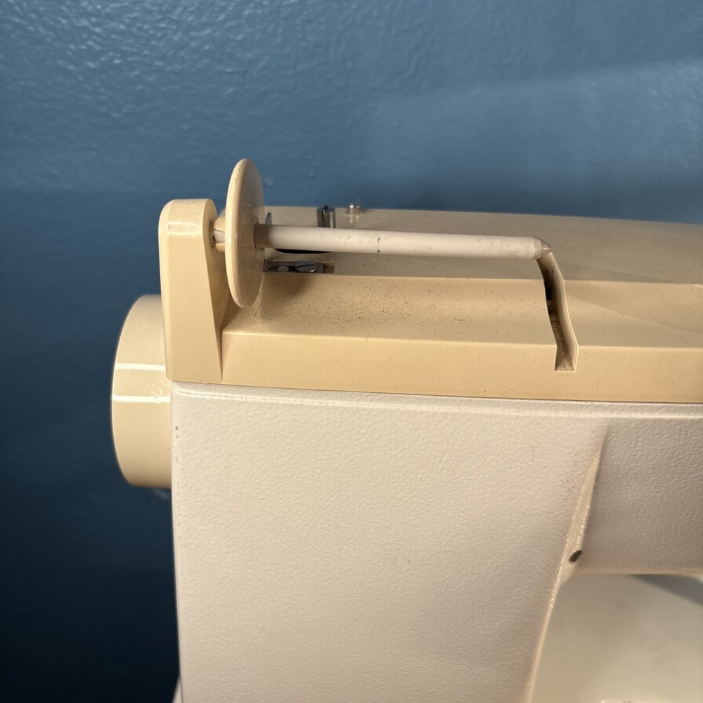 Tailor Professional 834 Sewing Machine AS IS just the machine