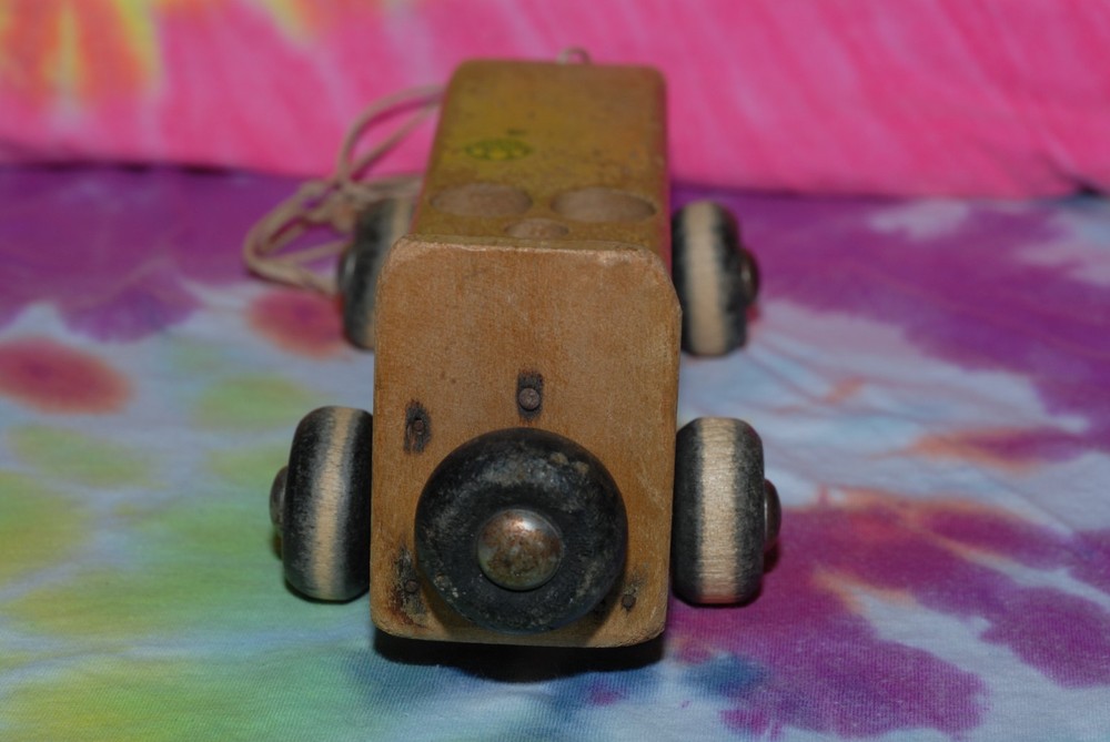 Holgate Toy - rolling pull-along toy